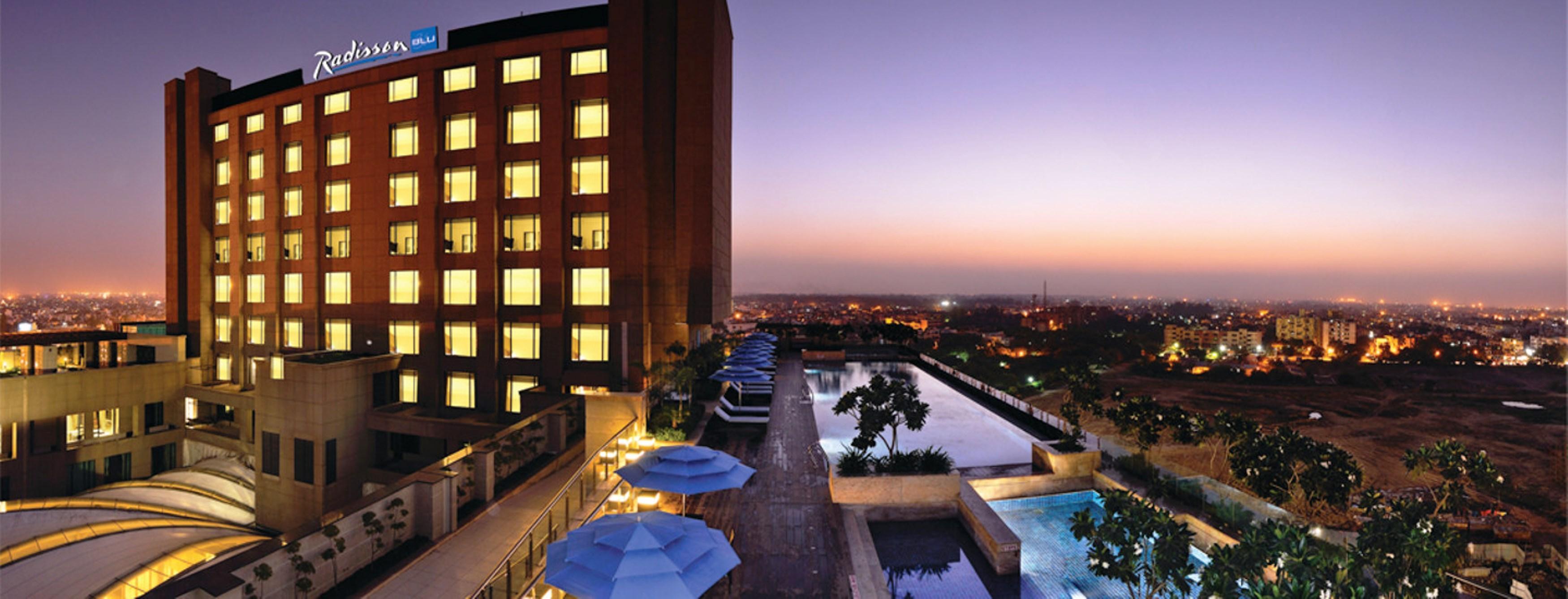 Radisson Blu Hotel New Delhi Paschim Vihar Exterior photo